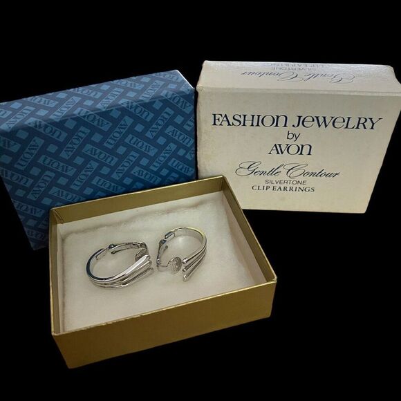 Vintage 1980 Avon Clip Hoop Earrings Gentle Contour Silver Tone with Box NEW - Picture 4 of 6